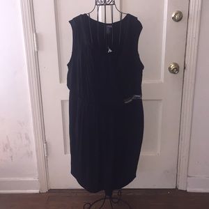 Sleeveless dress with beaded waist